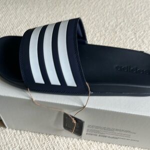 NWT men’s Adilette Comfort Slides